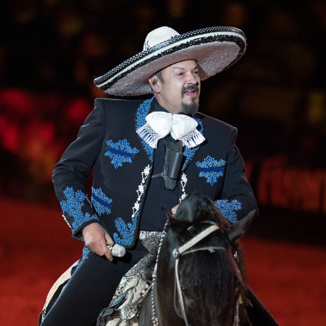 Con un palomazo en su natal Zacatecas, Pepe Aguilar apoya a su equipo de charrería
