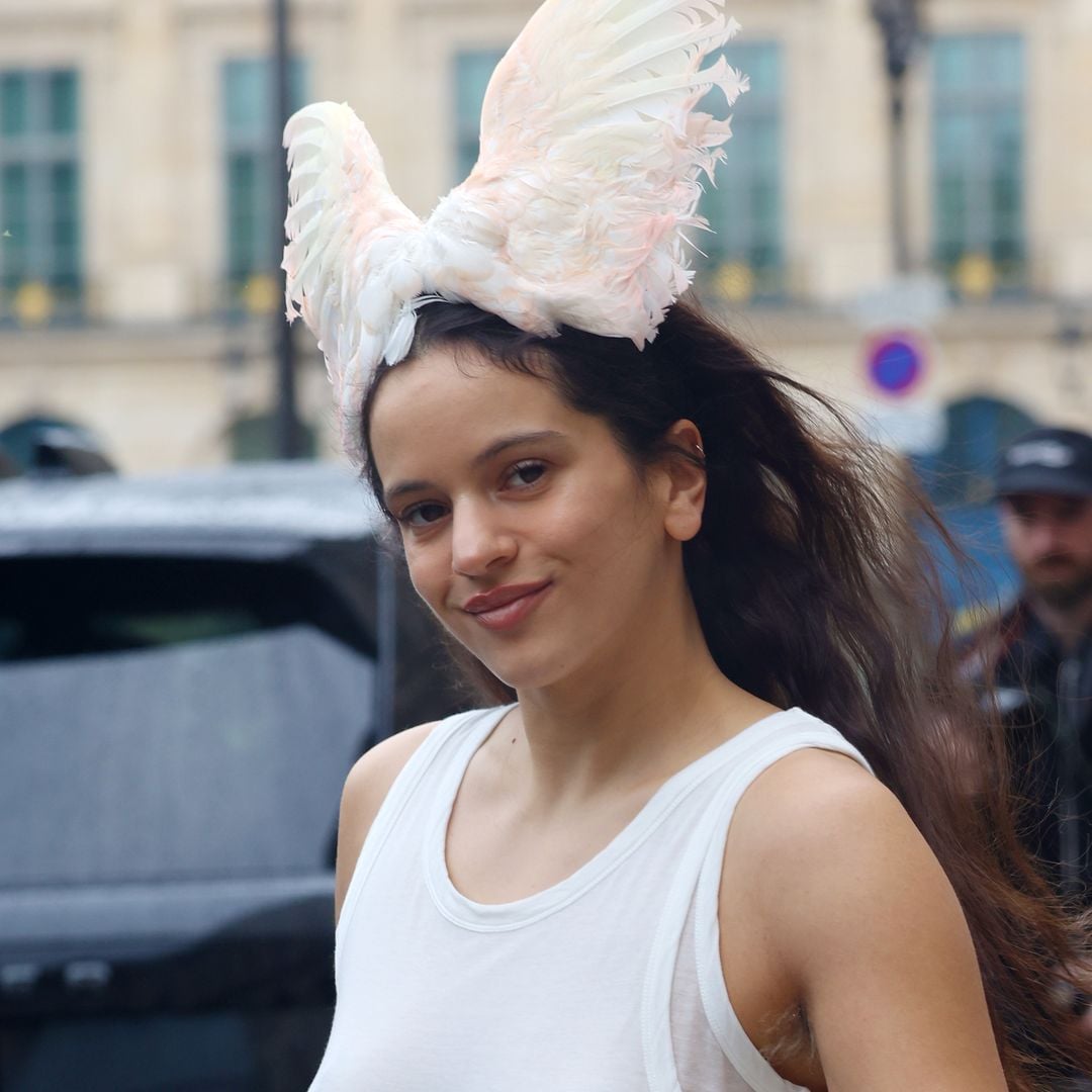 Rosalía y su nuevo 'alter ego': el enigmático look angelical con corona de alas en París