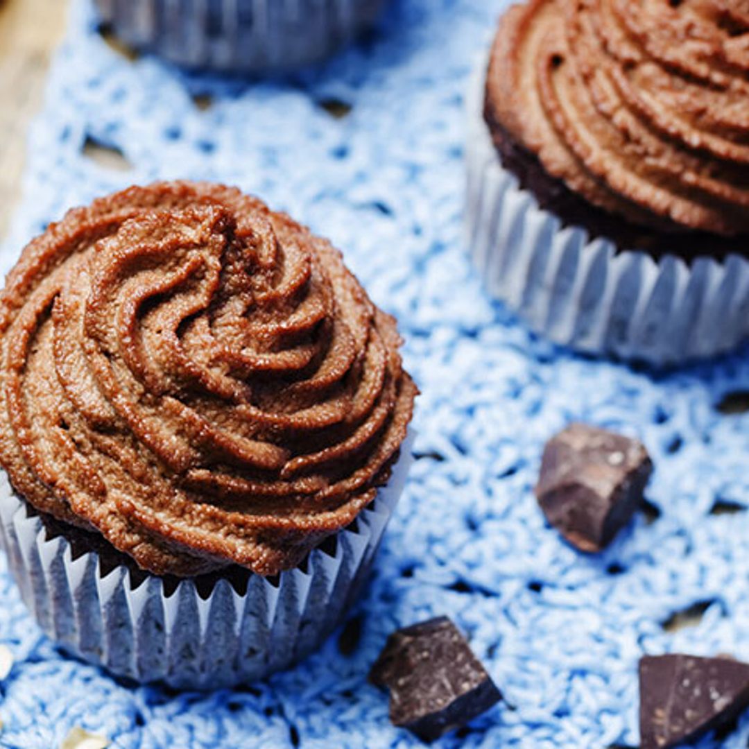 'Cupcakes' de plátano con 'frosting' de anacardos y chocolate