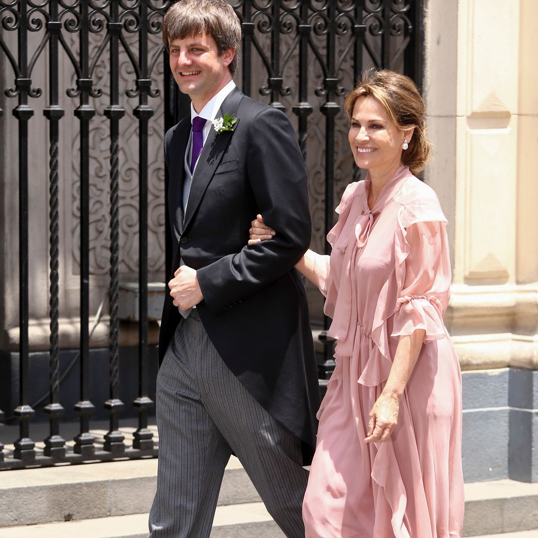 Recordamos el look de Liz Foy Vásquez, madre de la novia en la boda de su hija, Sassa de Osma: "A pesar de no ser estándar, es acertado y elegante"