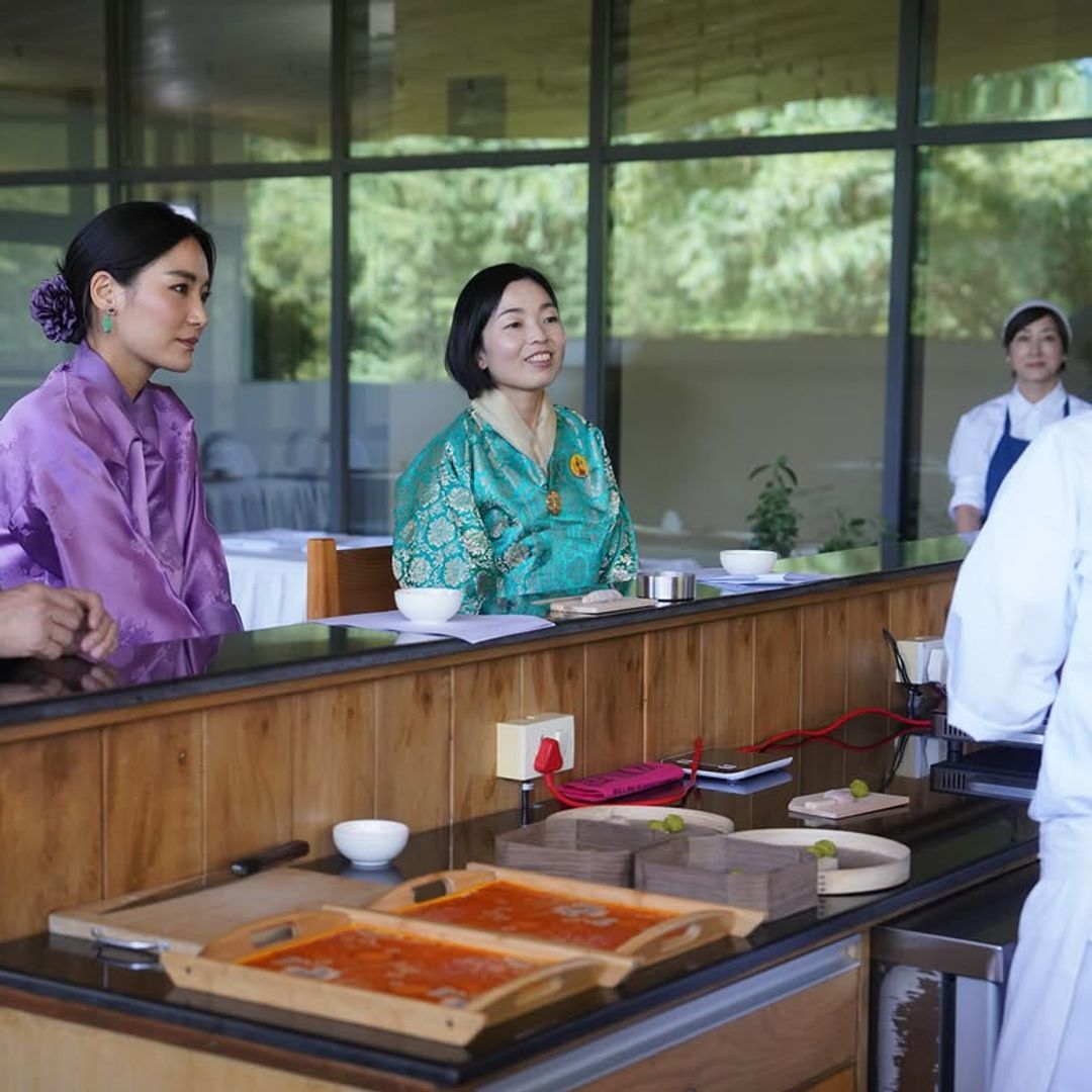 La reina de Bután encuentra en Akiko de Japón la mejor aliada: la princesa desvela los secretos de un buen 'wagashi'