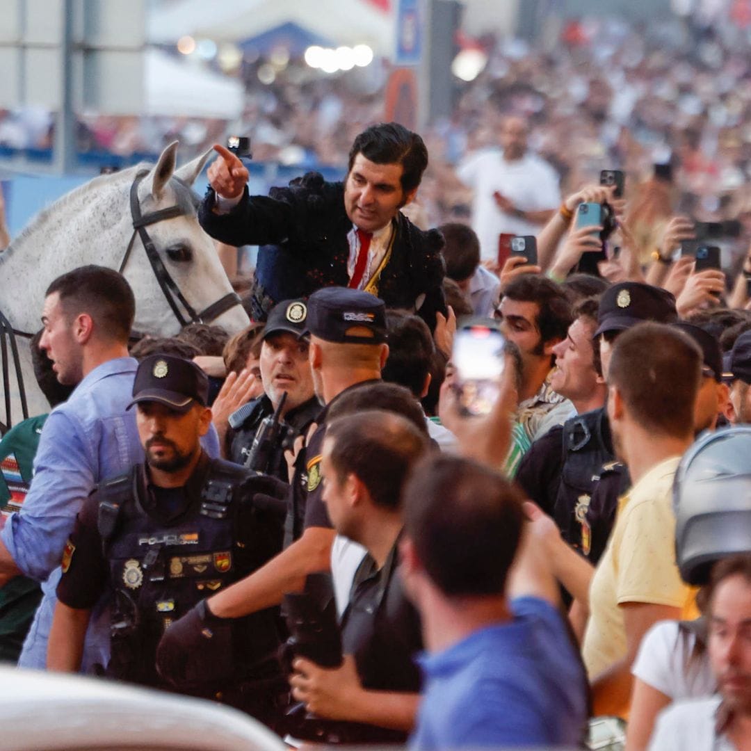 Morante de la Puebla desata la locura en Madrid con la primera Puerta Grande de su historia: las impactantes imágenes