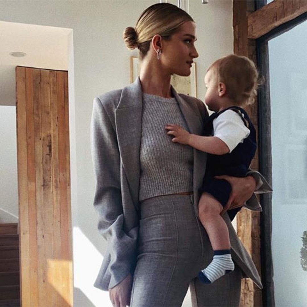 Rosie Huntington-Whiteley en 12 looks impecables para mamás en forma