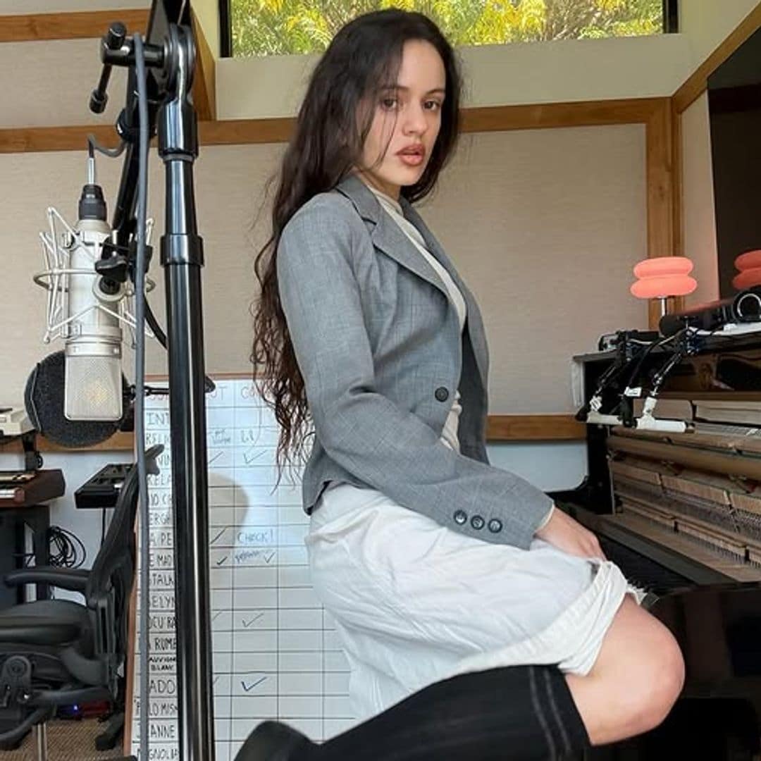 Rosalía desata todo tipo de rumores al compartir fotos inéditas de la grabación de ‘LUX’