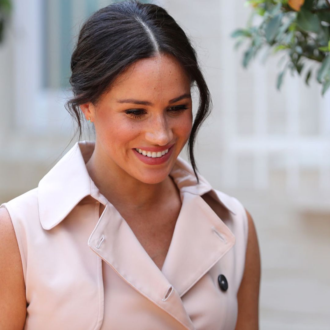 Desde África, todos los looks de Meghan Markle en su primer viaje oficial como mamá
