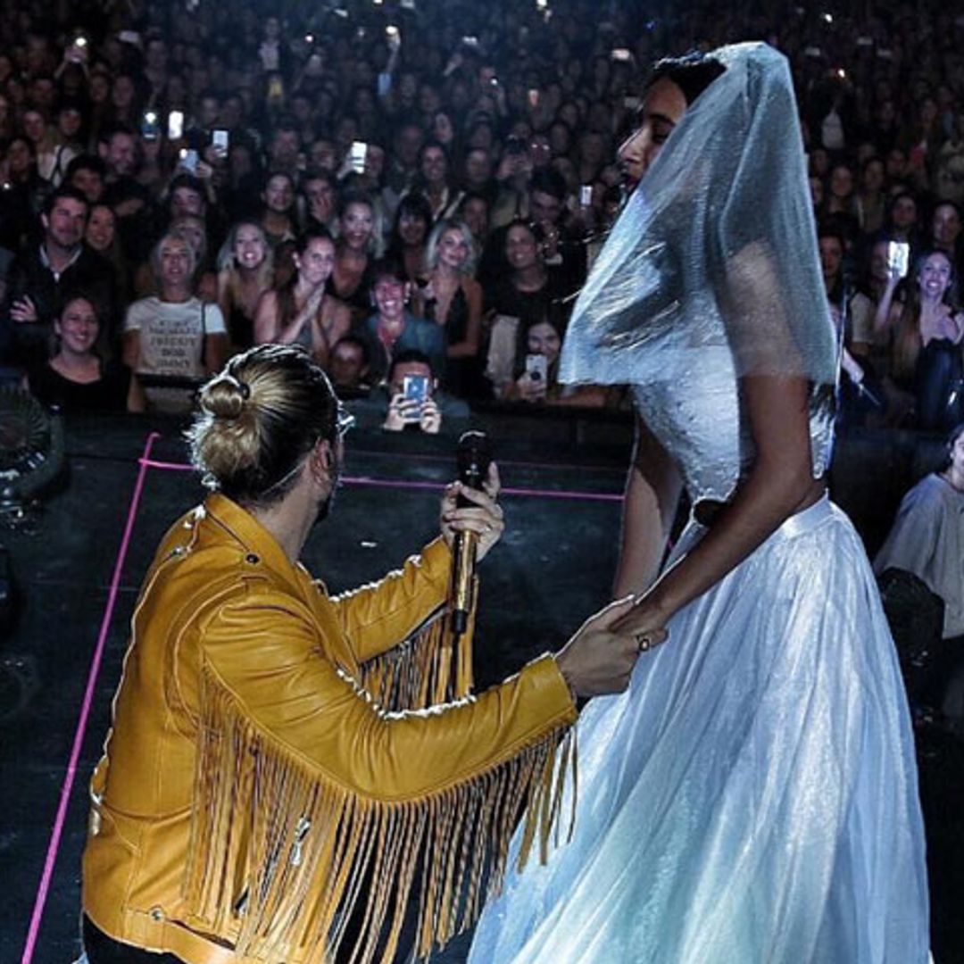 La 'boda' de Maluma ¡en pleno concierto!
