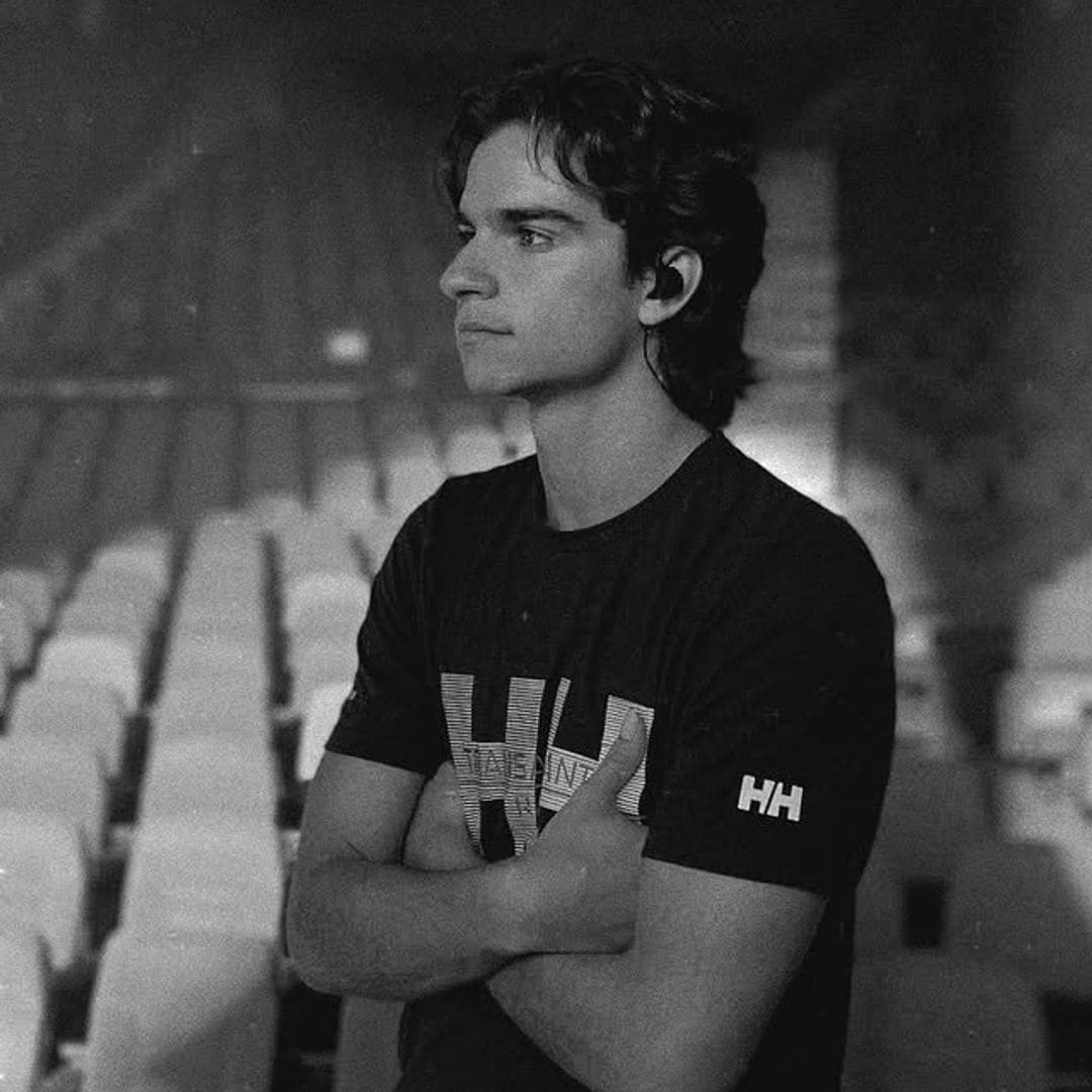 Lola Orellana felicita a su hermano, Pedro Antonio