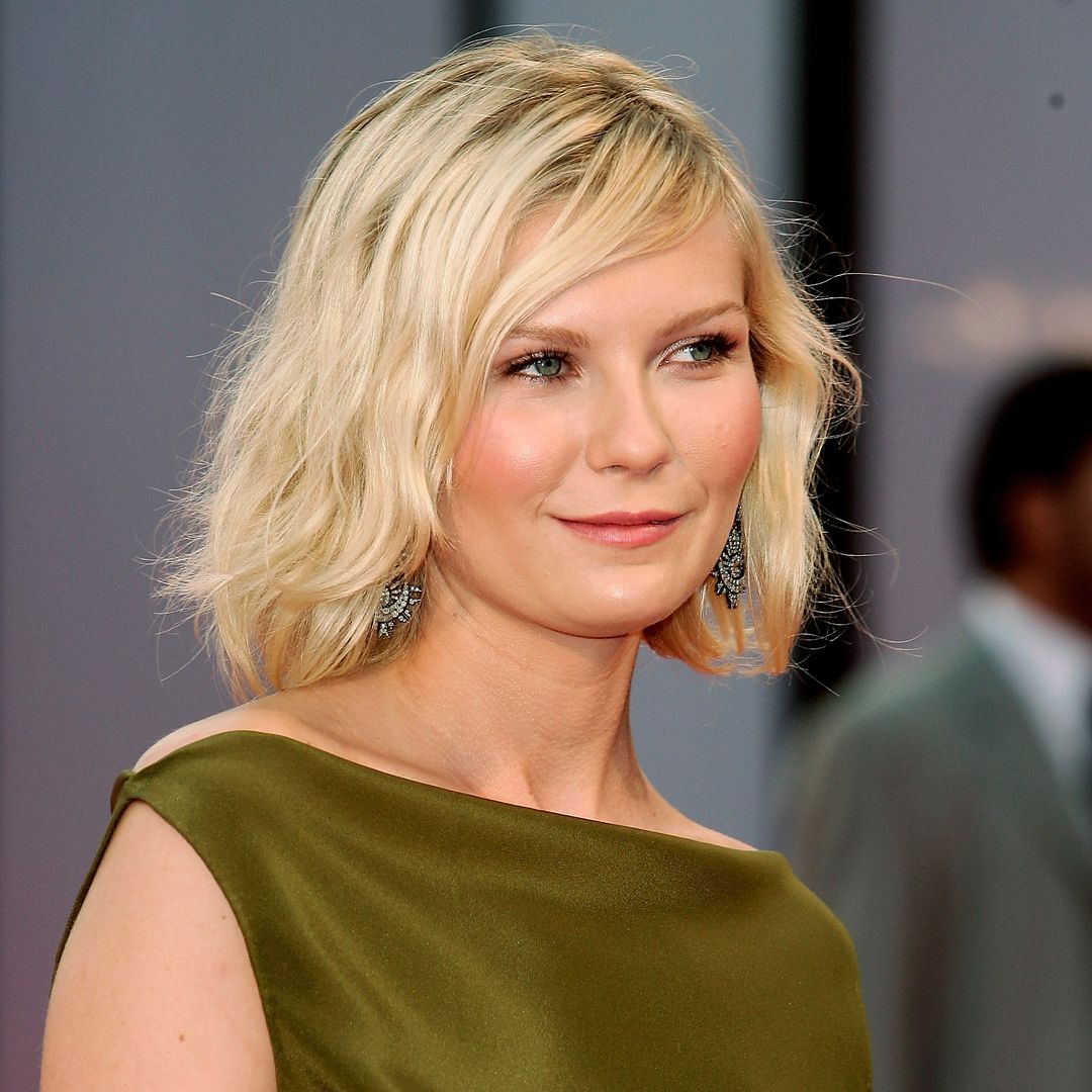 Del tiro bajo a las blusas boho: 12 tendencias de este verano que Kirsten Dunst ya llevó hace 20 años