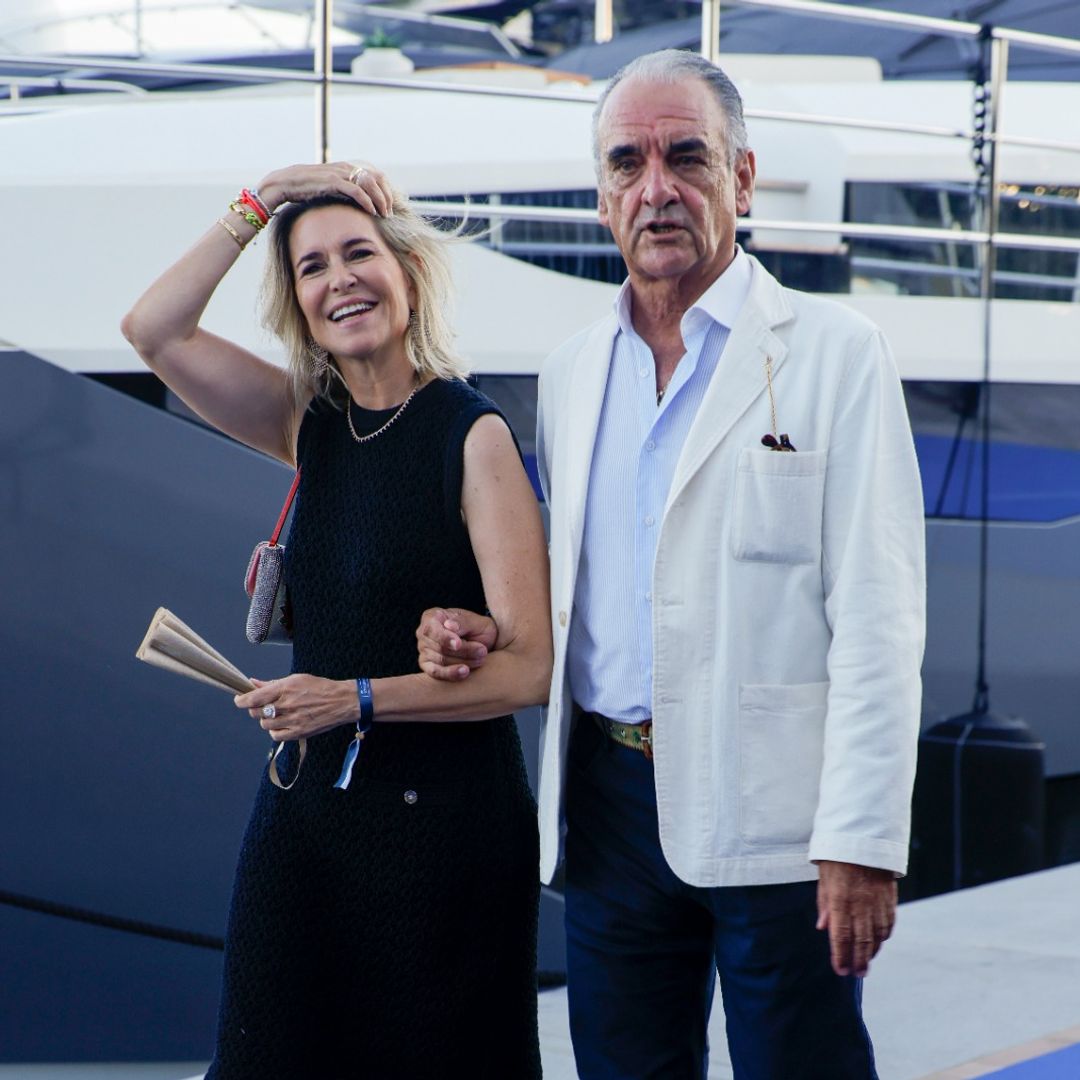Mario Conde y María José de Castellví, como nunca los habíamos visto, derrochan amor en el lujoso Puerto Portals
