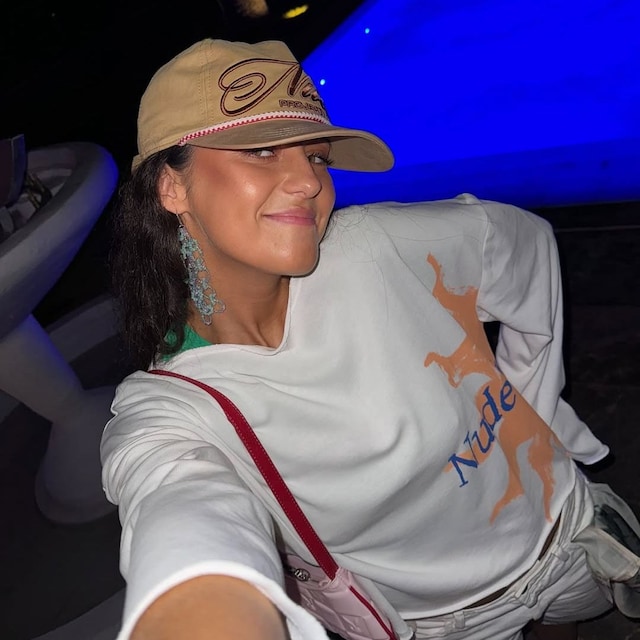Victoria de Marichalar con sudadera de Nude Project