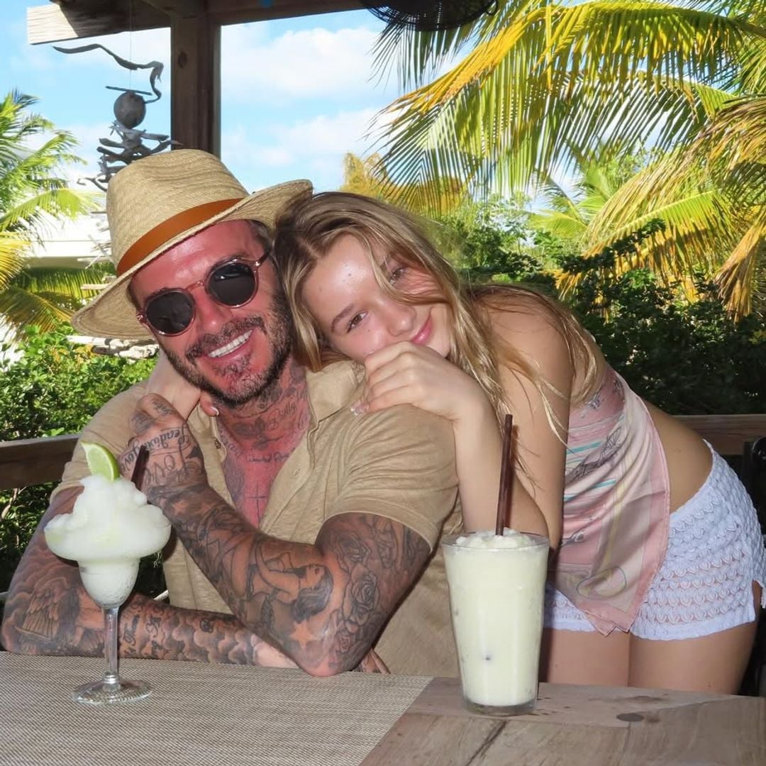 El bolso de verano de 1.800 euros con el que Harper Seven se consagra como la heredera del estilo Beckham