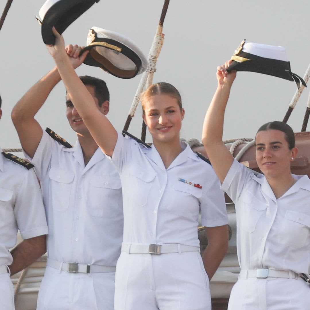 La princesa Leonor regresa a Elcano: las imágenes de una ceremonia naval en alta mar marcada por los reencuentros