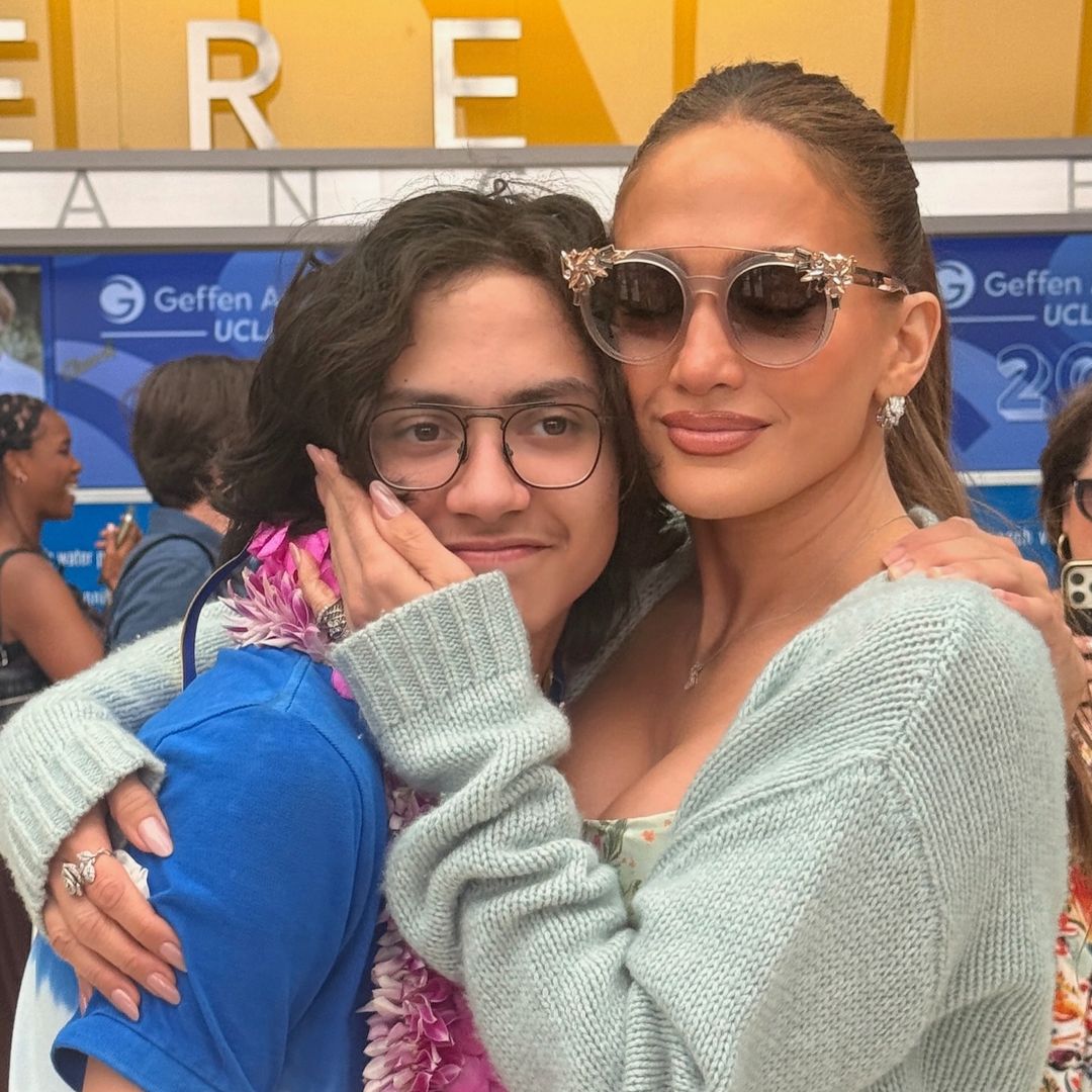 Jennifer Lopez, nostálgica, comparte nuevas fotos de la graduación de sus hijos