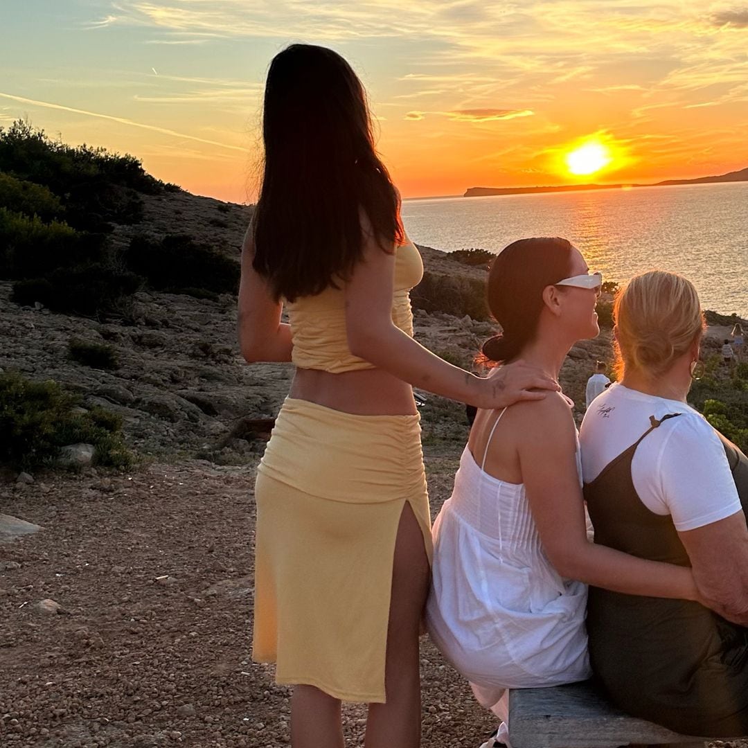 Stephanie Salas presume las fotos de sus recientes vacaciones por Ibiza junto a su hija Camila y su mamá, Sylvia Pasquel