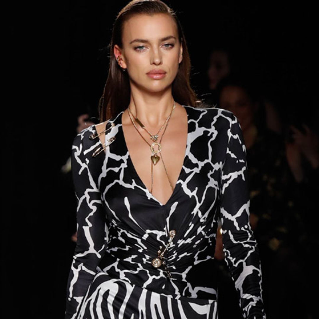 Irina Shayk, Candice Swanepoel y el desfile que actualiza el 'estilo Versace' de los 90