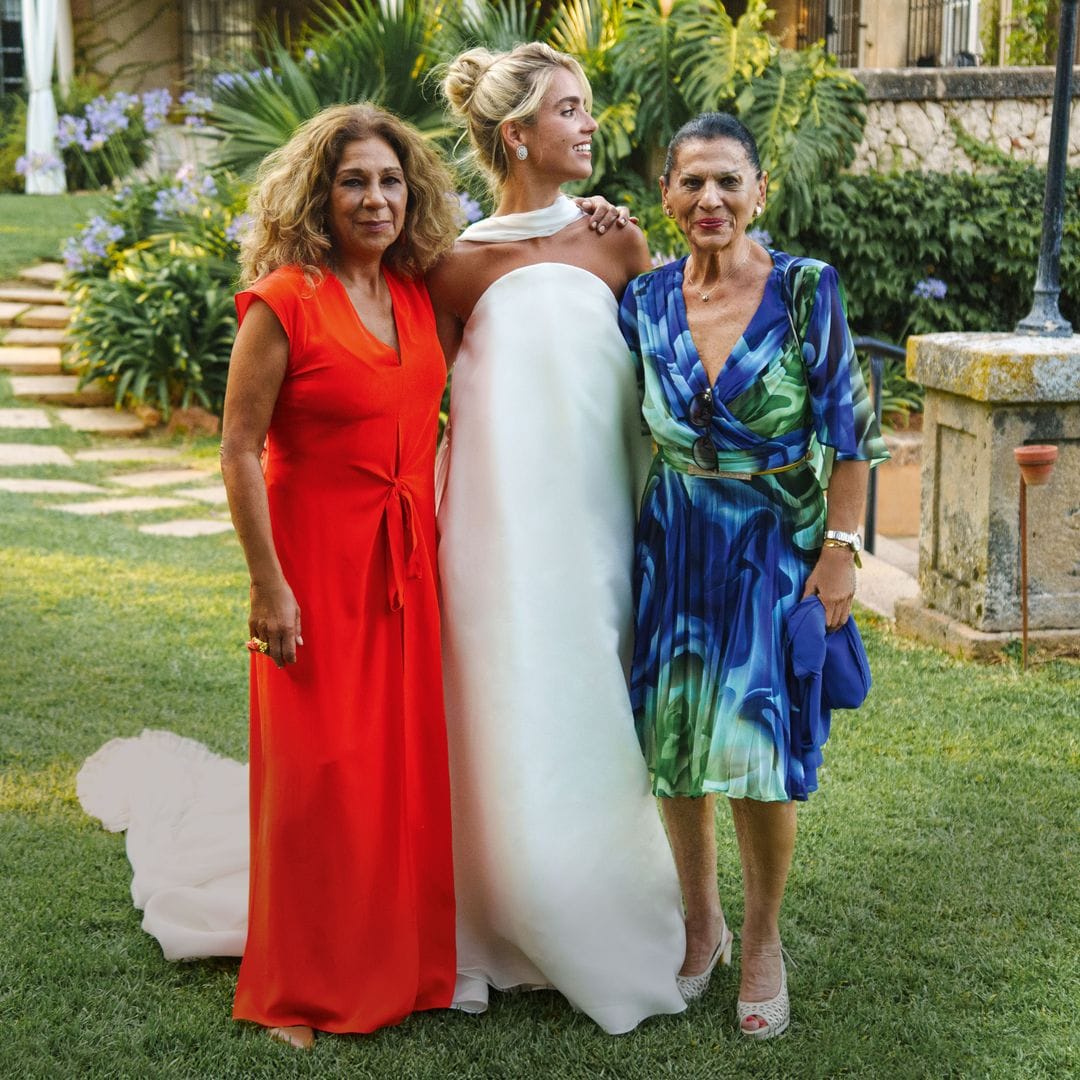 Paty con Lolita y su abuela Carmen Flores.