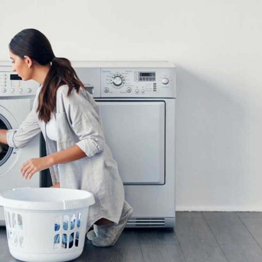 Ejercicios que puedes hacer mientras limpias la casa
