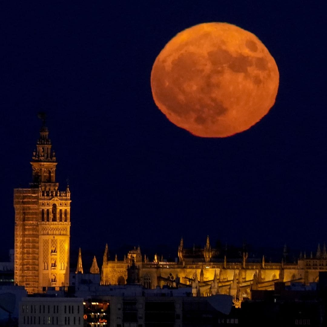 La luna llena más mágica del verano llega este fin de semana: así será la Luna del Esturión