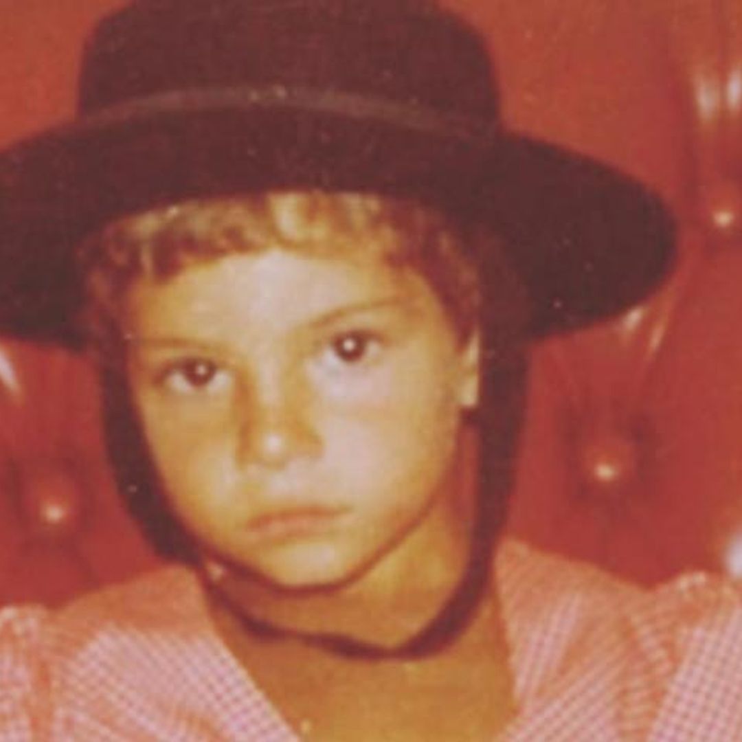 ¿Qué popular cantante se esconde tras esta foto de su infancia?