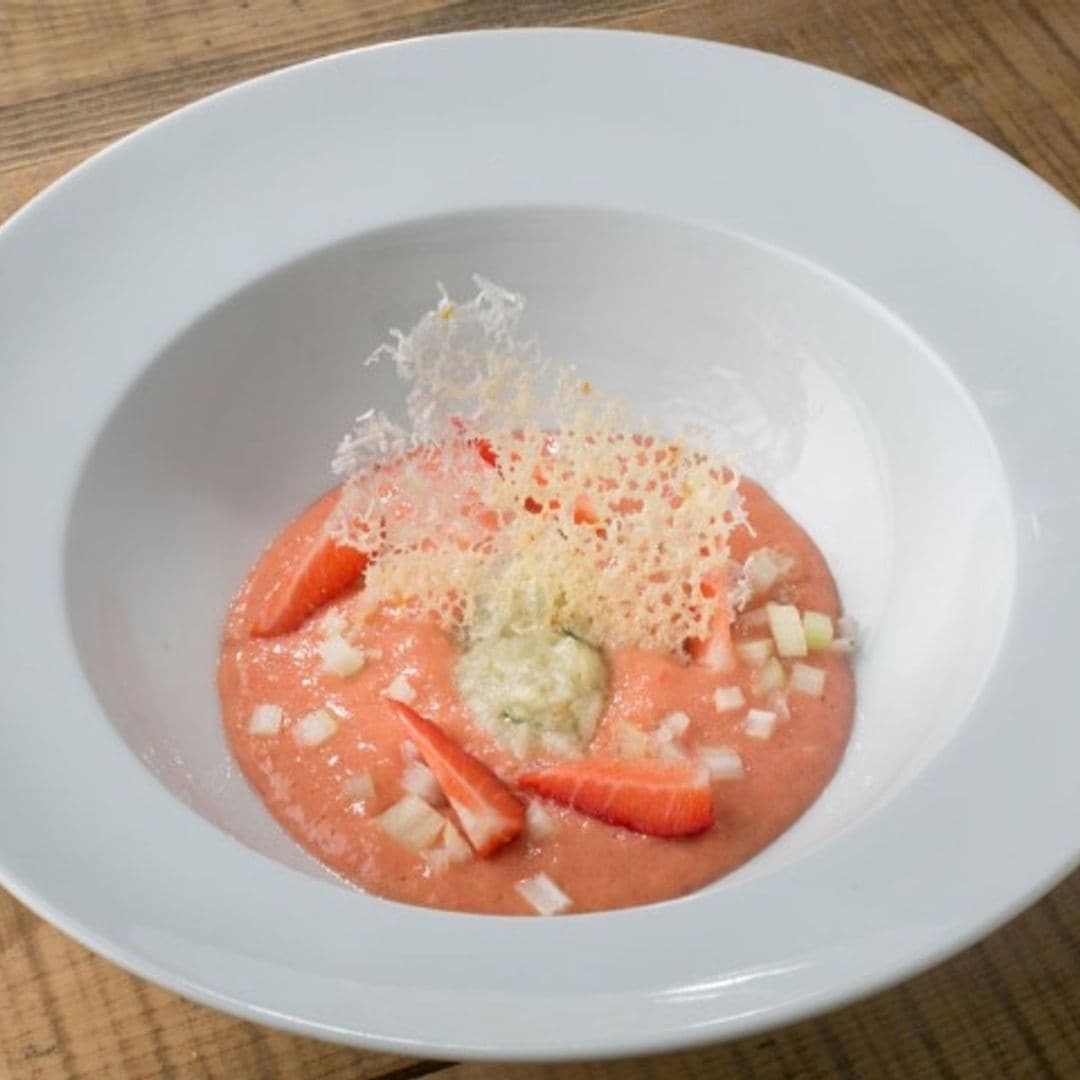 Gazpacho con berenjenas y fresas