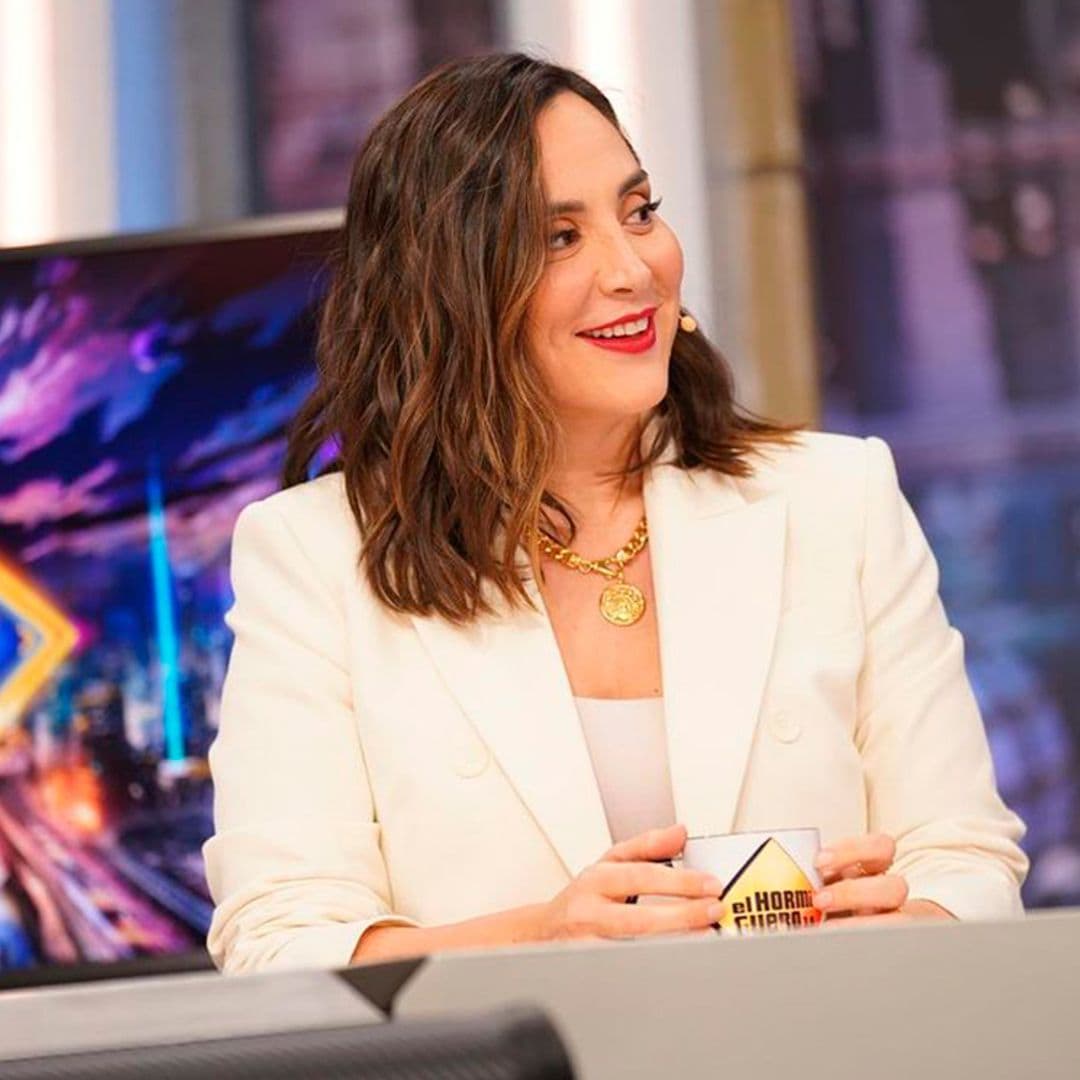 Tamara Falcó demuestra como una camiseta básica es capaz de completar el look más elegante