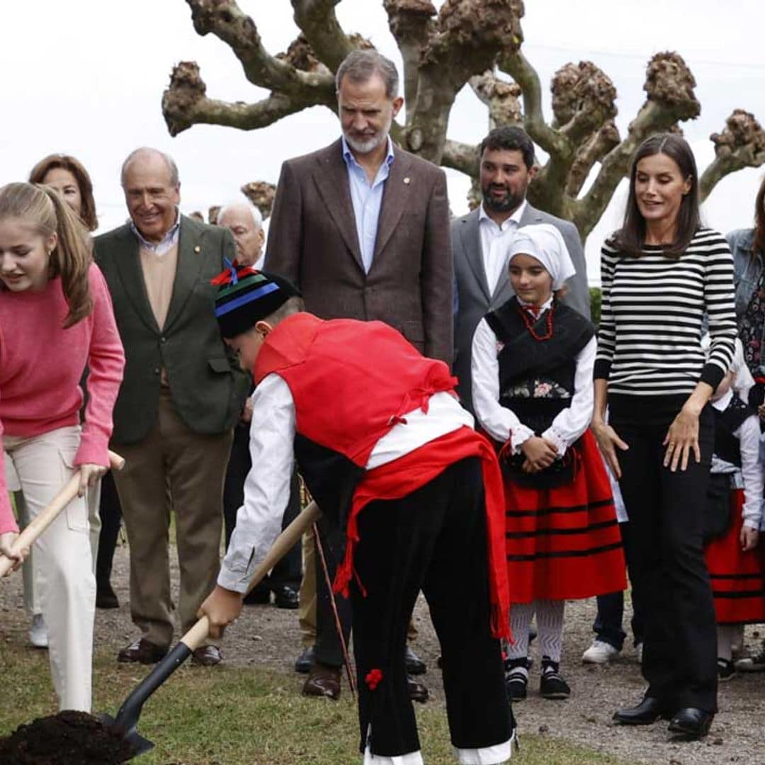 Sin perder la sonrisa y muy activa, la princesa Leonor casi completa el recorrido pese a sentirse indispuesta