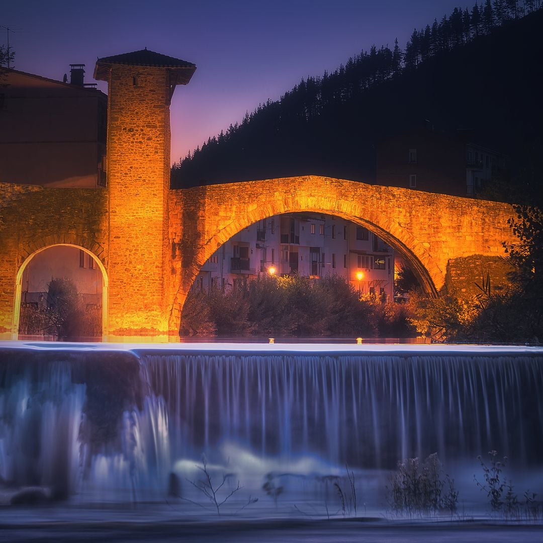 Puente en el pueblo de Balmaseda, Vizcaya