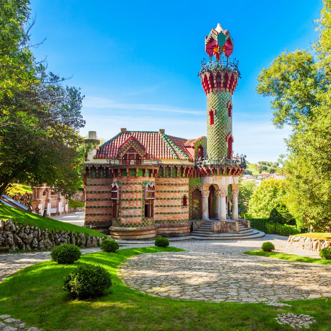 Cantabria guarda el capricho más provocador de Gaudí, te lo descubrimos en el año de su centenario