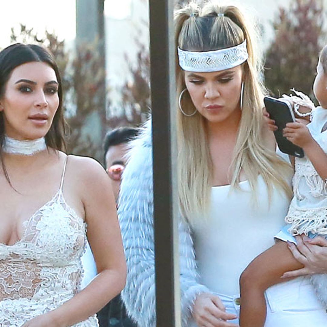 'Sencilla, ¿yo?' El último (e indescriptible) 'look' de las hermanas Kardashian