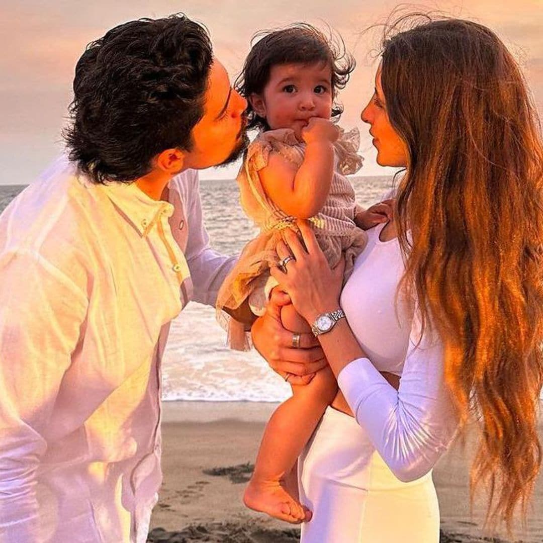 Así fue el tierno debut de Mía, hija de Alex Fernández y Alexia Hernández, sobre los escenarios
