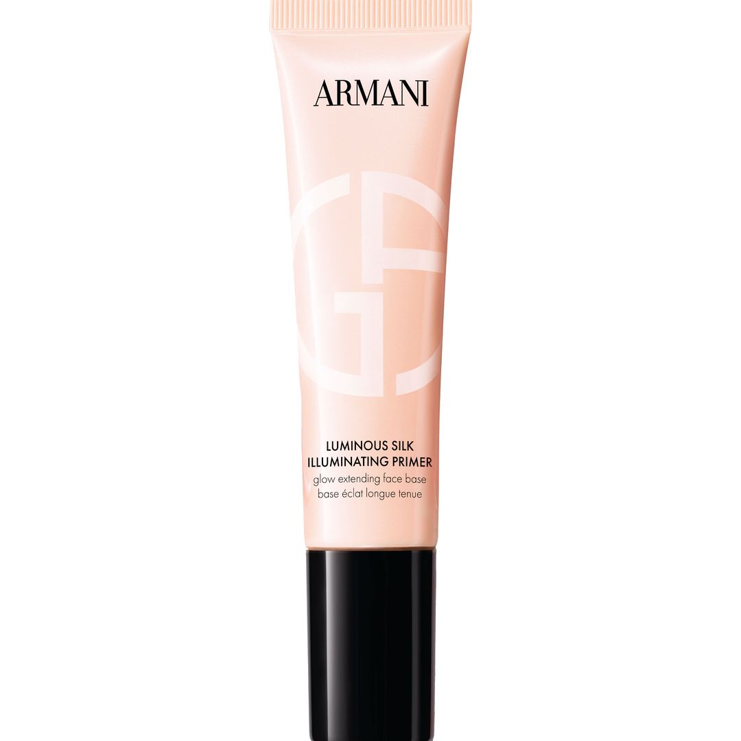 Prebase iluminadora: buena cara al instante con Luminous Silk
Iluminating Primer (53 €)