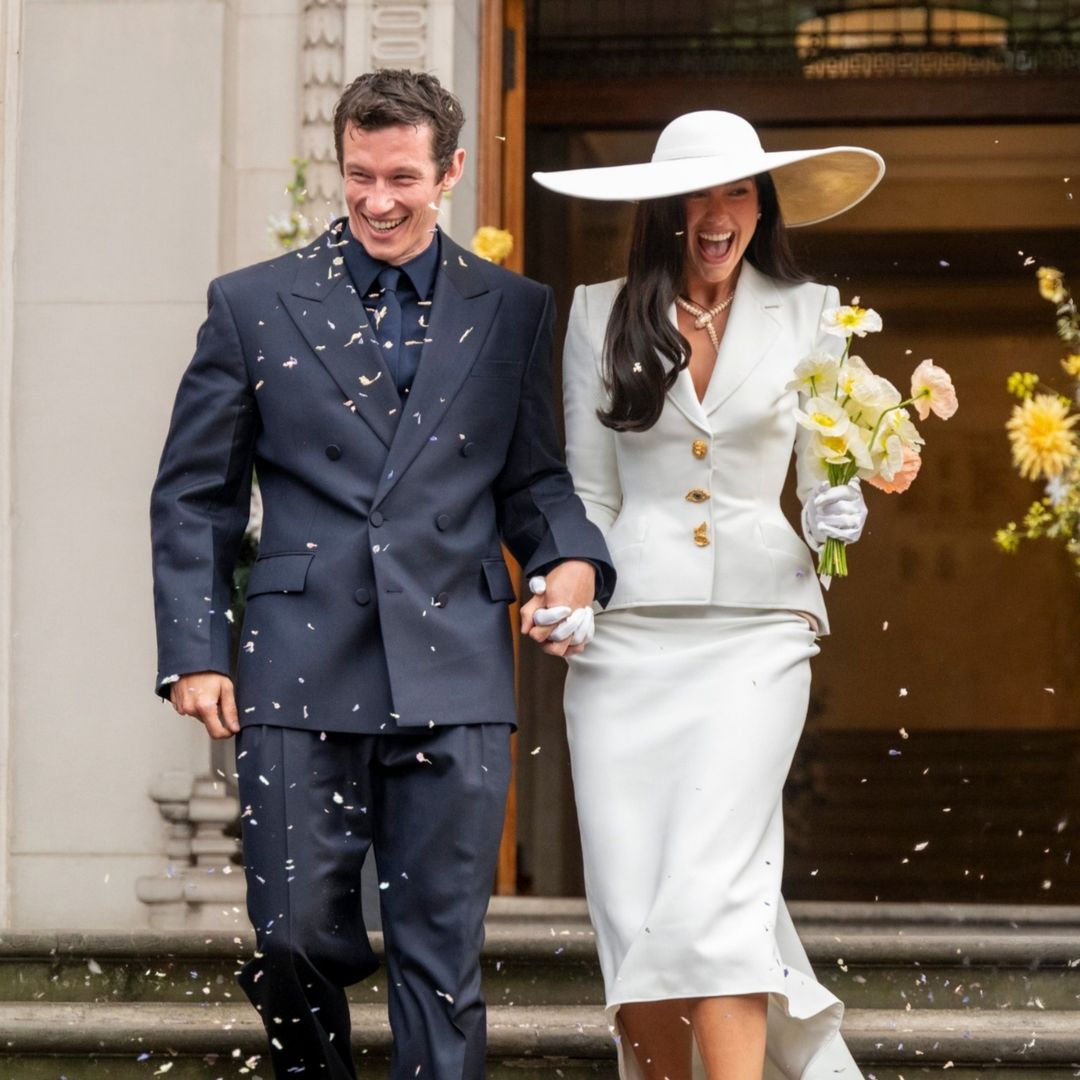 Dua Lipa se casa en Londres con el traje de novia más inesperado: un guiño a Bianca Jagger 55 años después