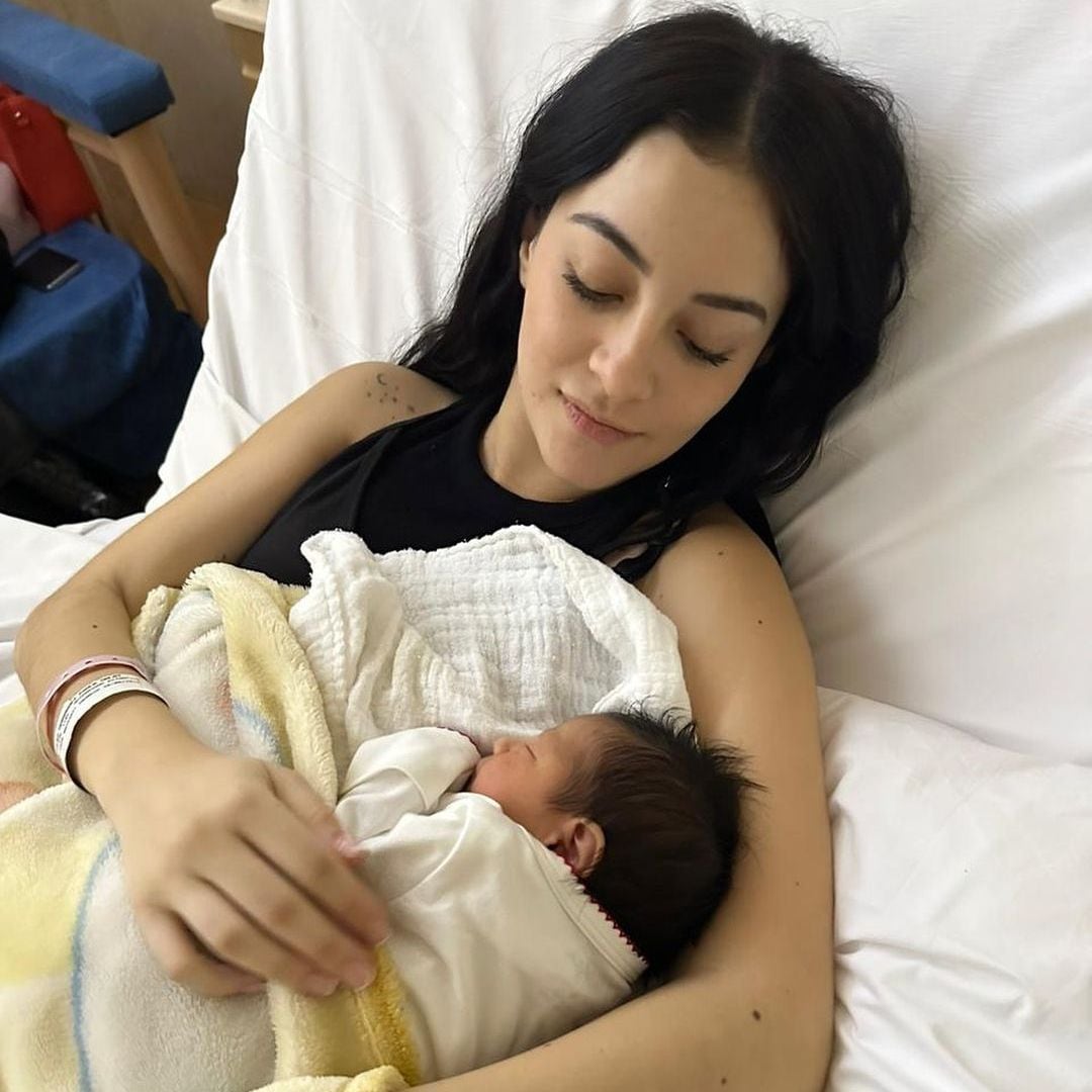 Tessa con su bella mamá