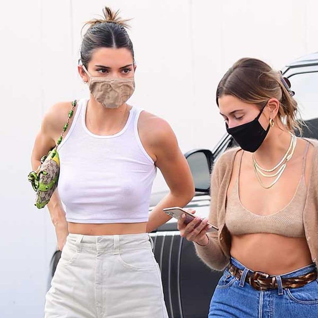 Kendall Jenner y Hailey Baldwin coordinan sus looks con los vaqueros que más alargan las piernas