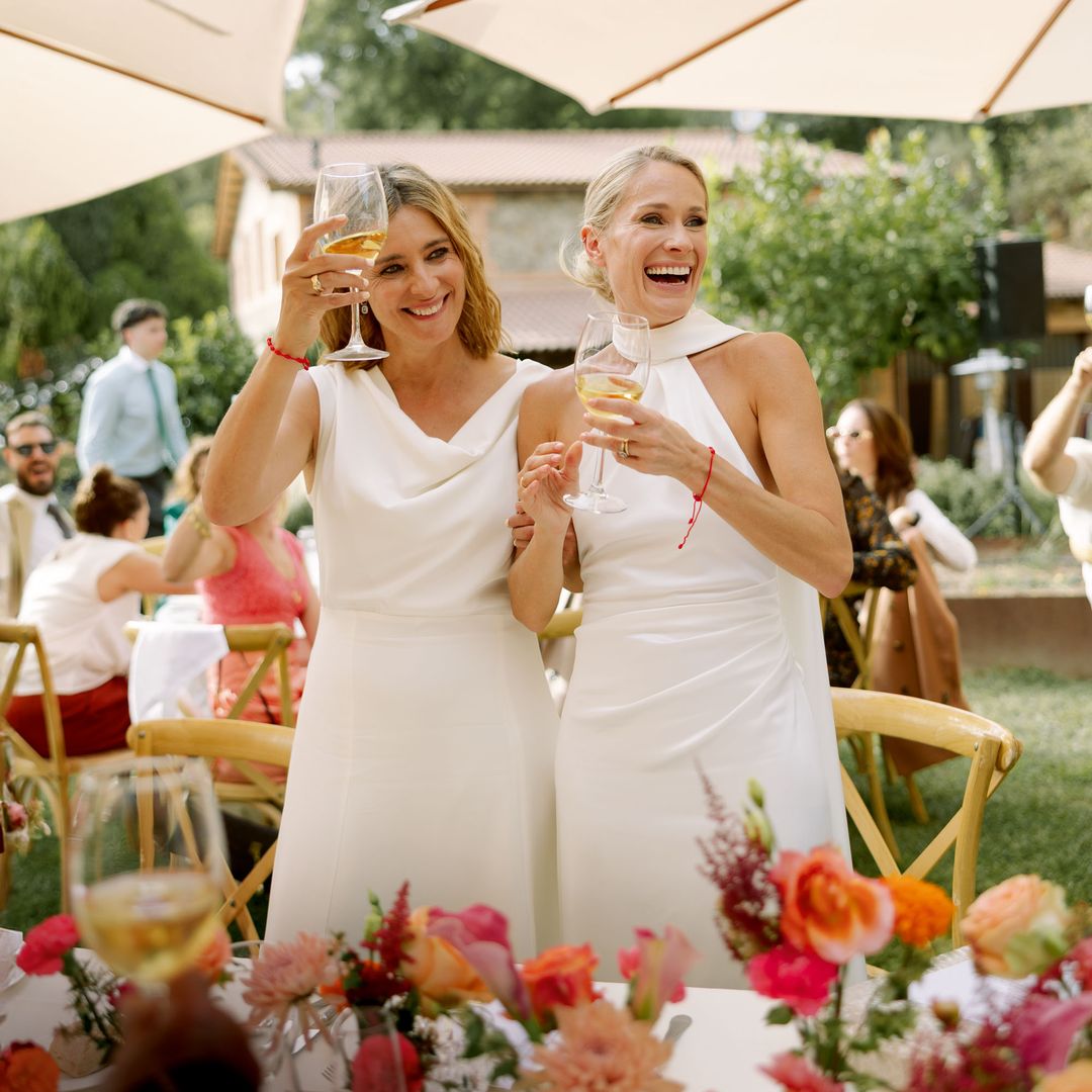EXCLUSIVA. Esferificación de gilda, churro de gambas al ajillo y dos tartas: así fue el menú que Sandra Barneda y Pascalle Paerel sirvieron en su boda