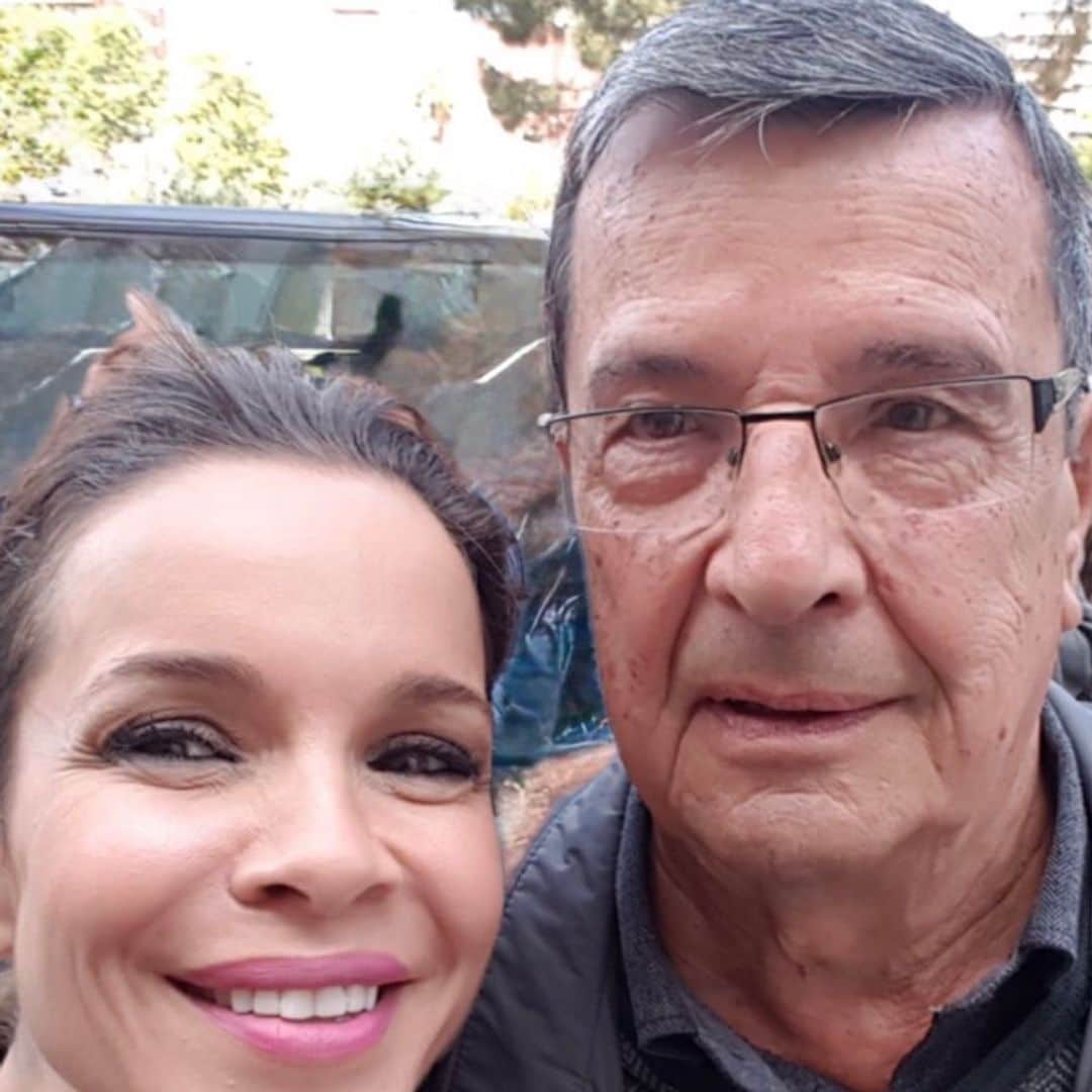Carme Chaparro con su padre, que ha fallecido