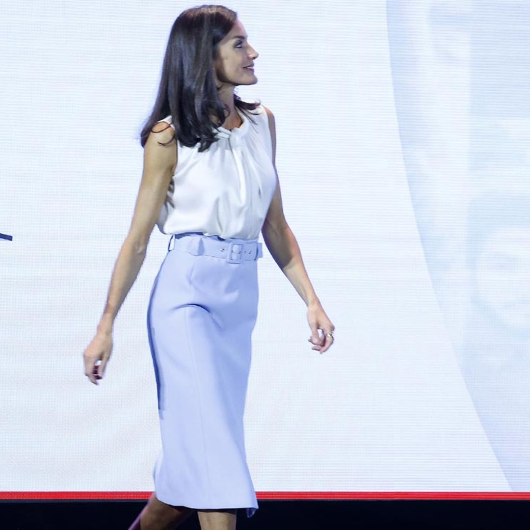 La Reina recupera la falda tubo que comparte con Mary de Dinamarca y Sofia de Suecia