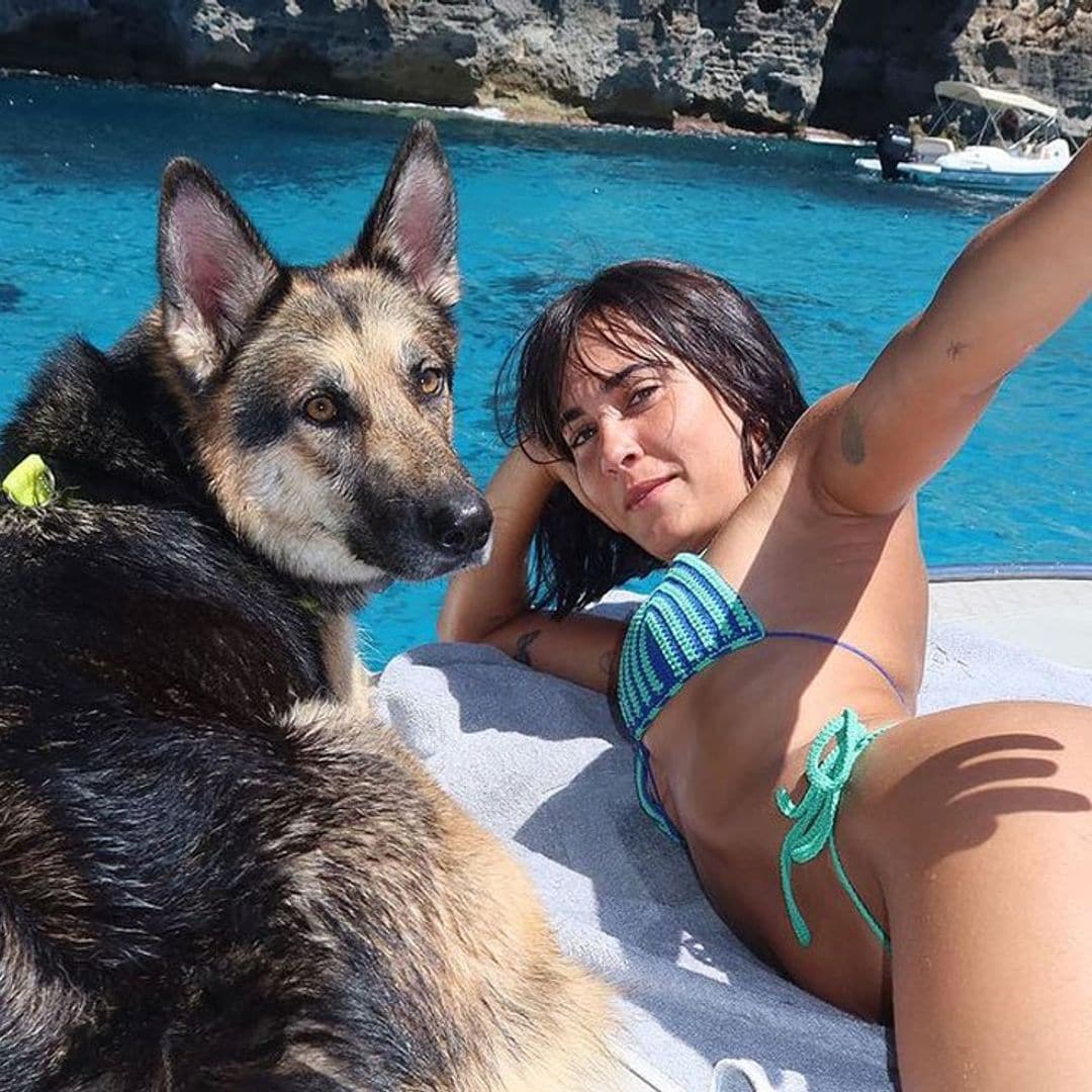 De Aitana a Andrés Velencoso: los entrañables posados de las 'celebs' con sus mascotas