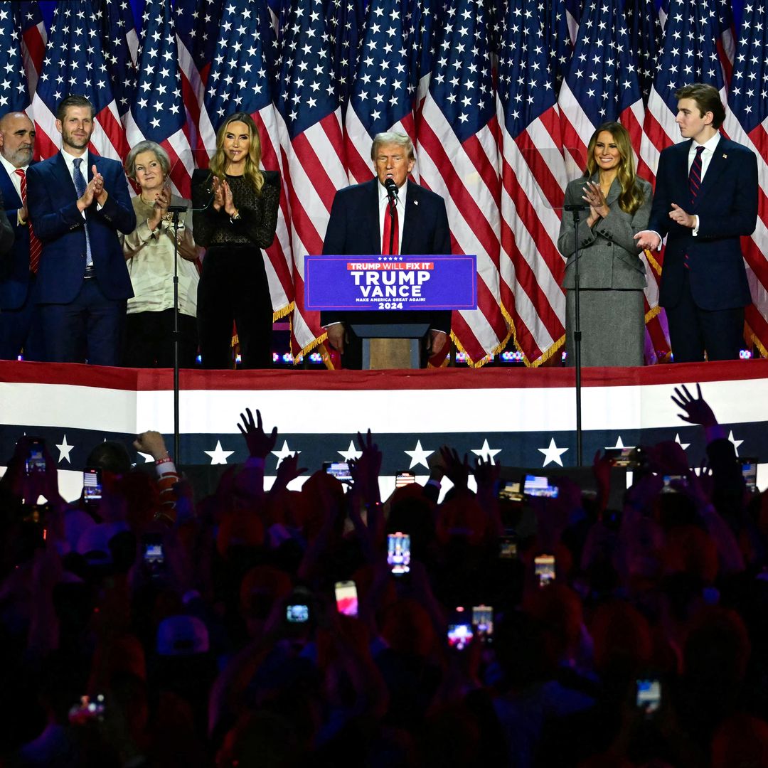 Plano general del discurso de Trump tras ganar las elecciones