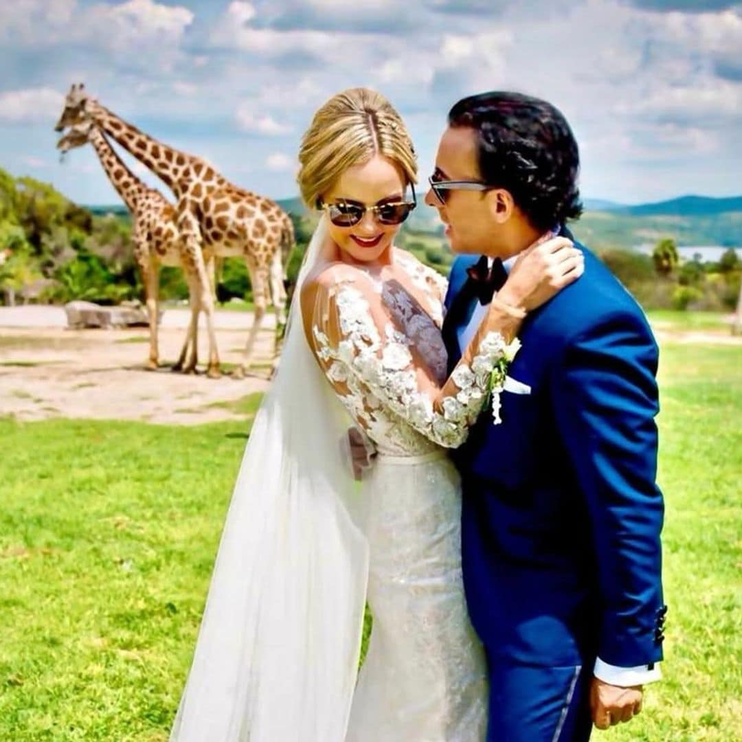 Adal Ramones celebra 8 años de feliz matrimonio con Karla de la Mora