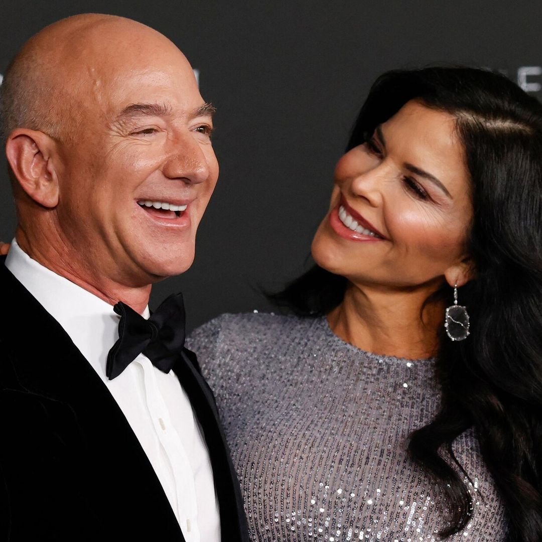 Lauren Sánchez honra a Jeff Bezos con una lujosa bolsa cubierta en cristales