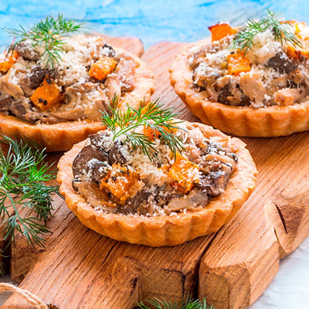 Tartaletas de setas pie azul con verduras