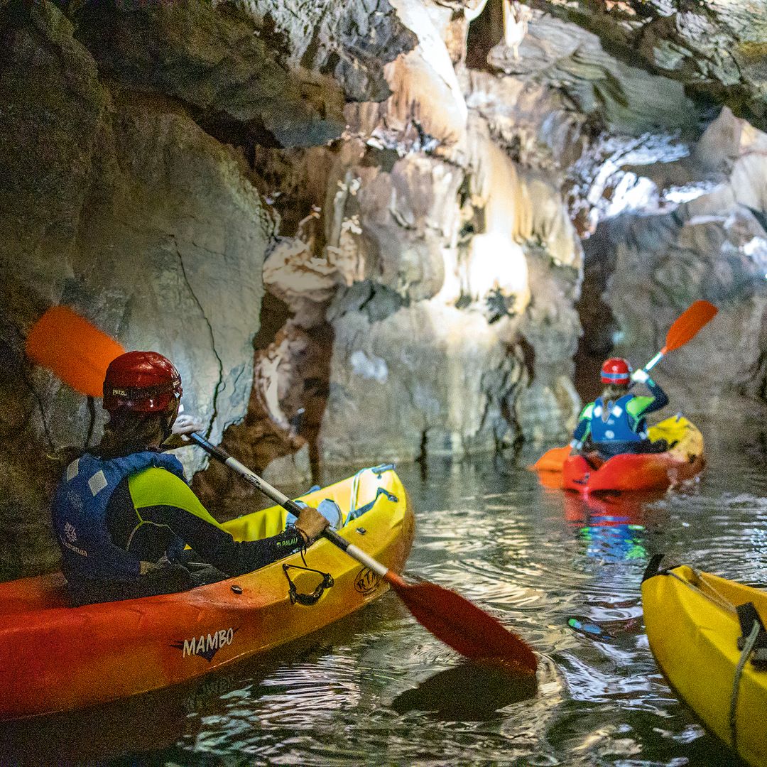 Espeleokayak en las cuevas de Sant Josep en Castellón