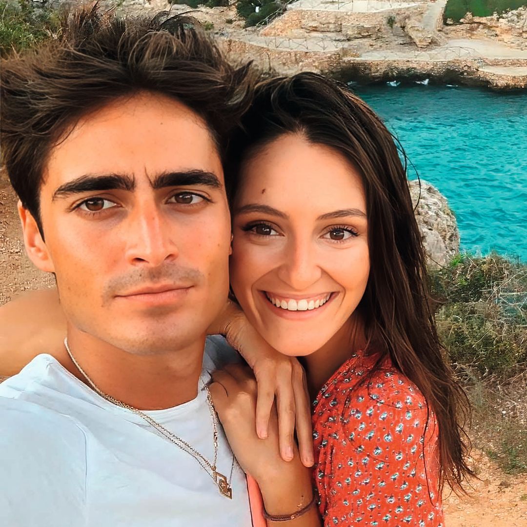 Andrea con su pareja, Juan Fernández, guitarrista de la banda Marlon