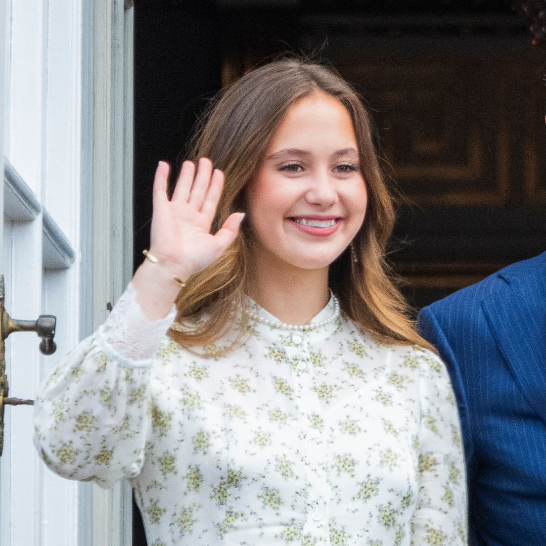 Josephine de Dinamarca se coordina con su madre y estrena el vestido floral que sigue una tradición