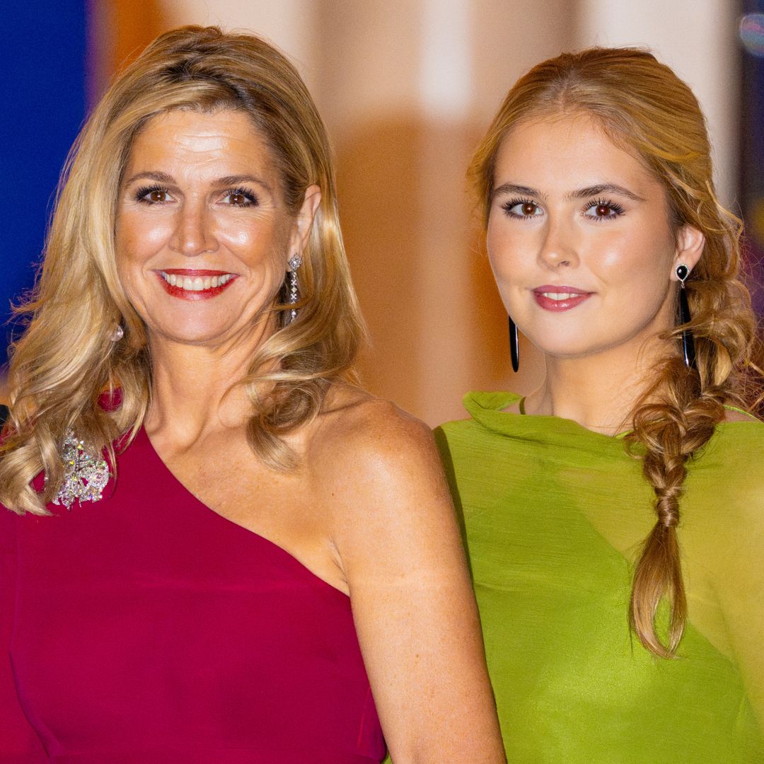 Máxima y Amalia de Holanda en la cena de gala en el Palacio Noordeinde .