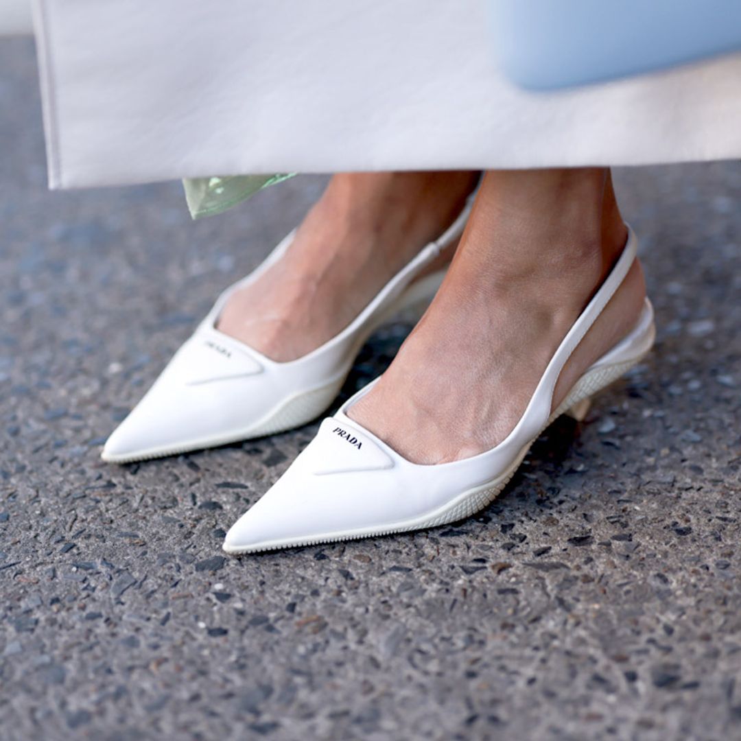 De las botas a las bailarinas: nuestra estilista ficha el mejor calzado blanco