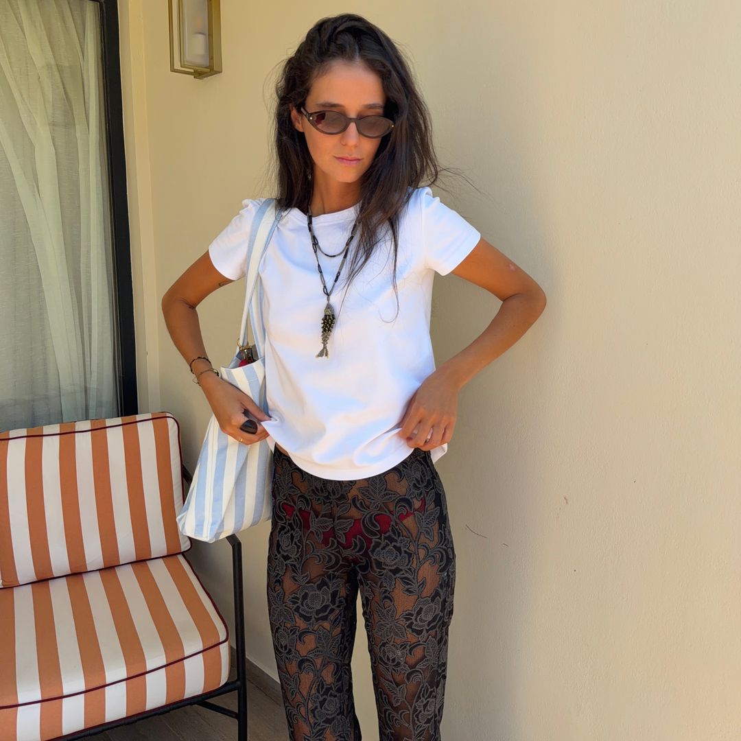 Pantalón semitransparente, bikinis joya y vestido con escote en la espalda: Victoria Federica marca estilazo en Ibiza