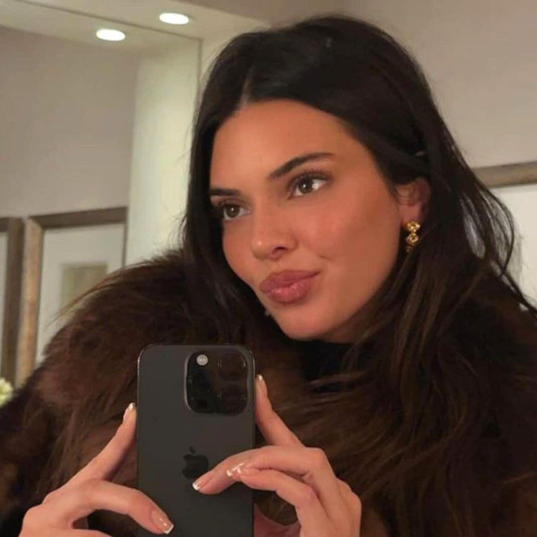 Kendall Jenner conquista Aspen con un exclusivo abrigo de pelo inspirado en la estética 'Old Money'