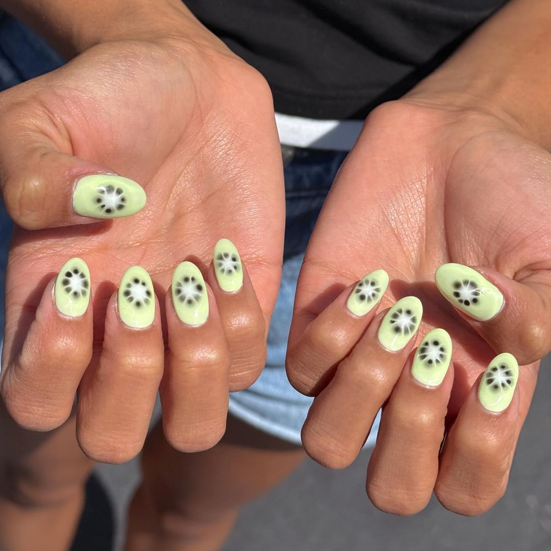 12 manicuras con frutas con las que sorprender sin perder elegancia
